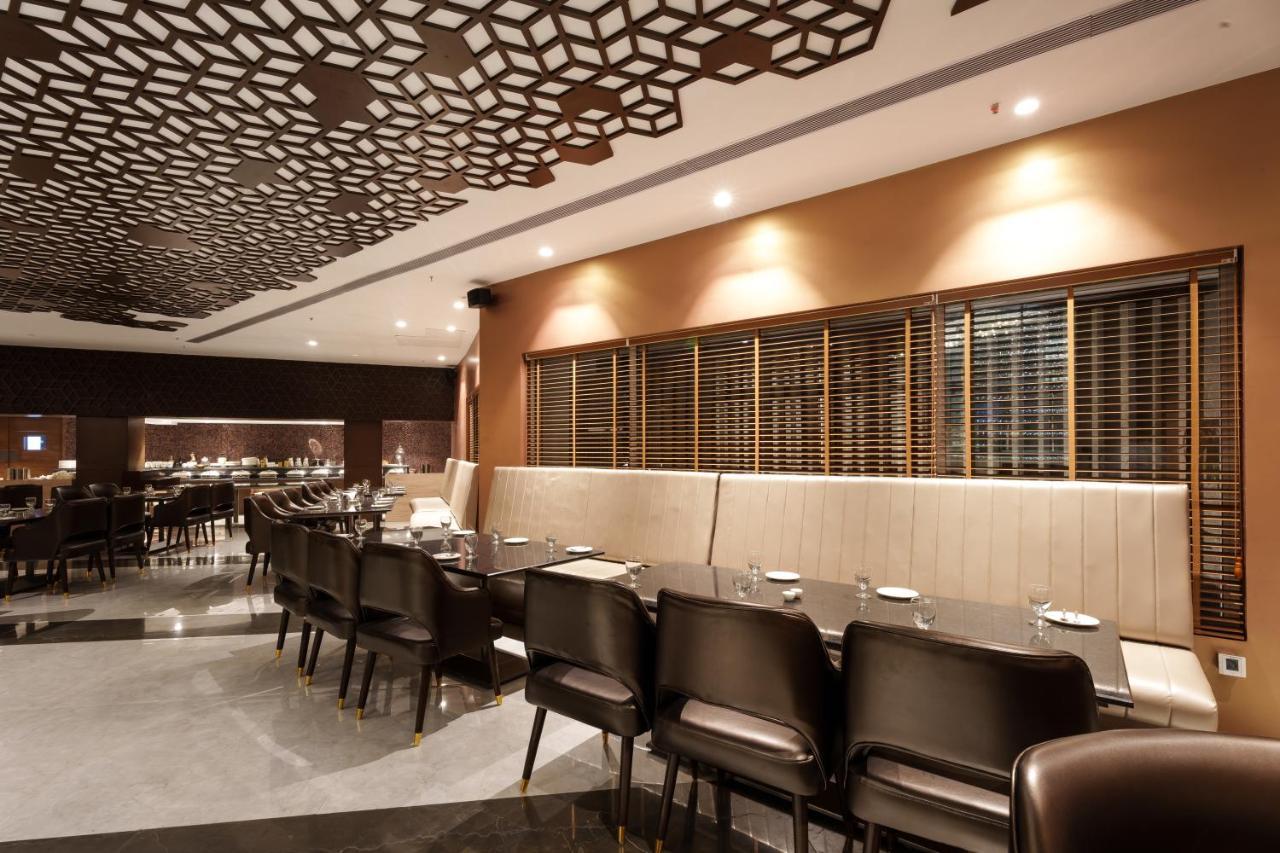 Pharos Hotels Chennai Extérieur photo
