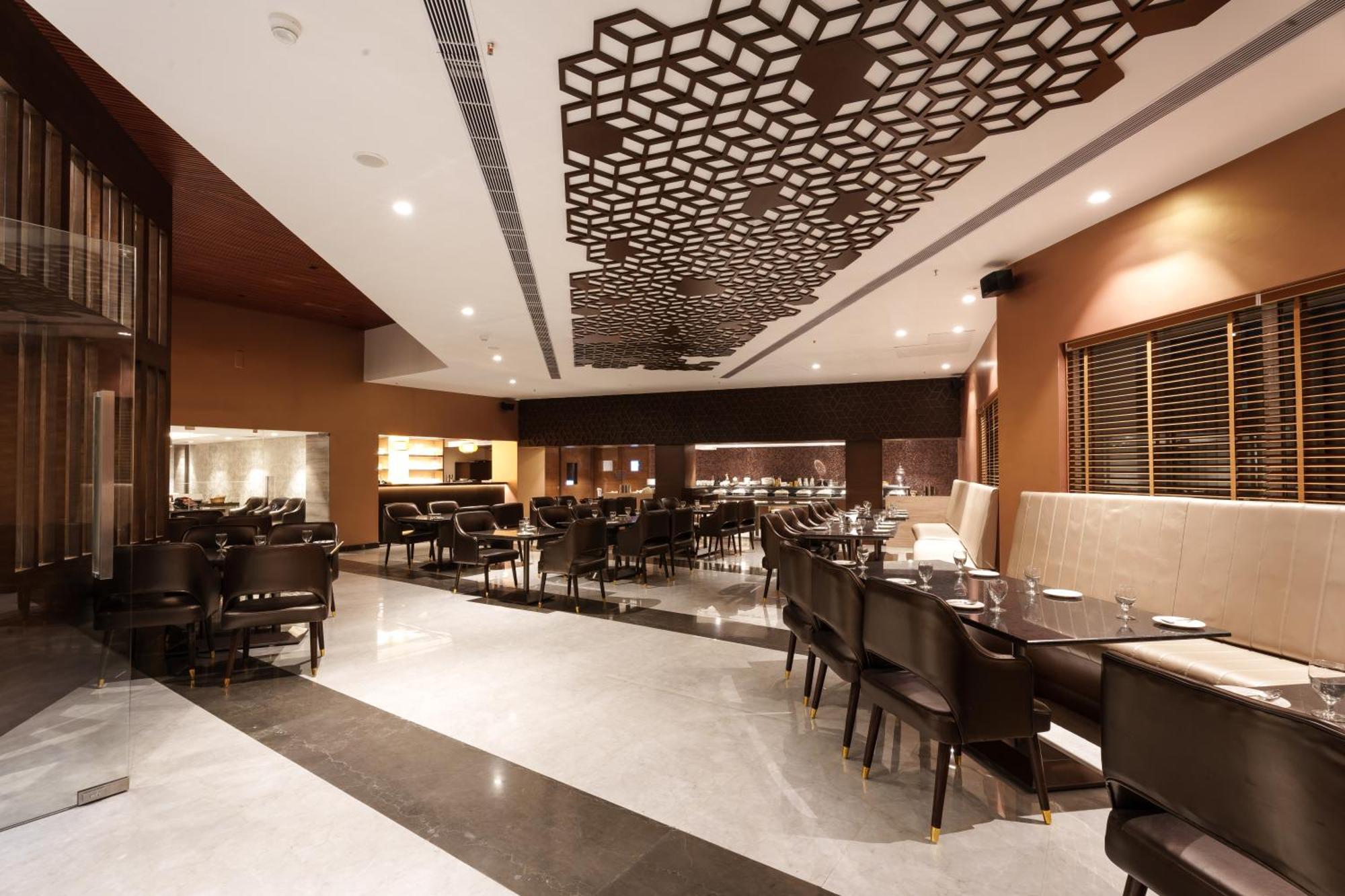 Pharos Hotels Chennai Extérieur photo