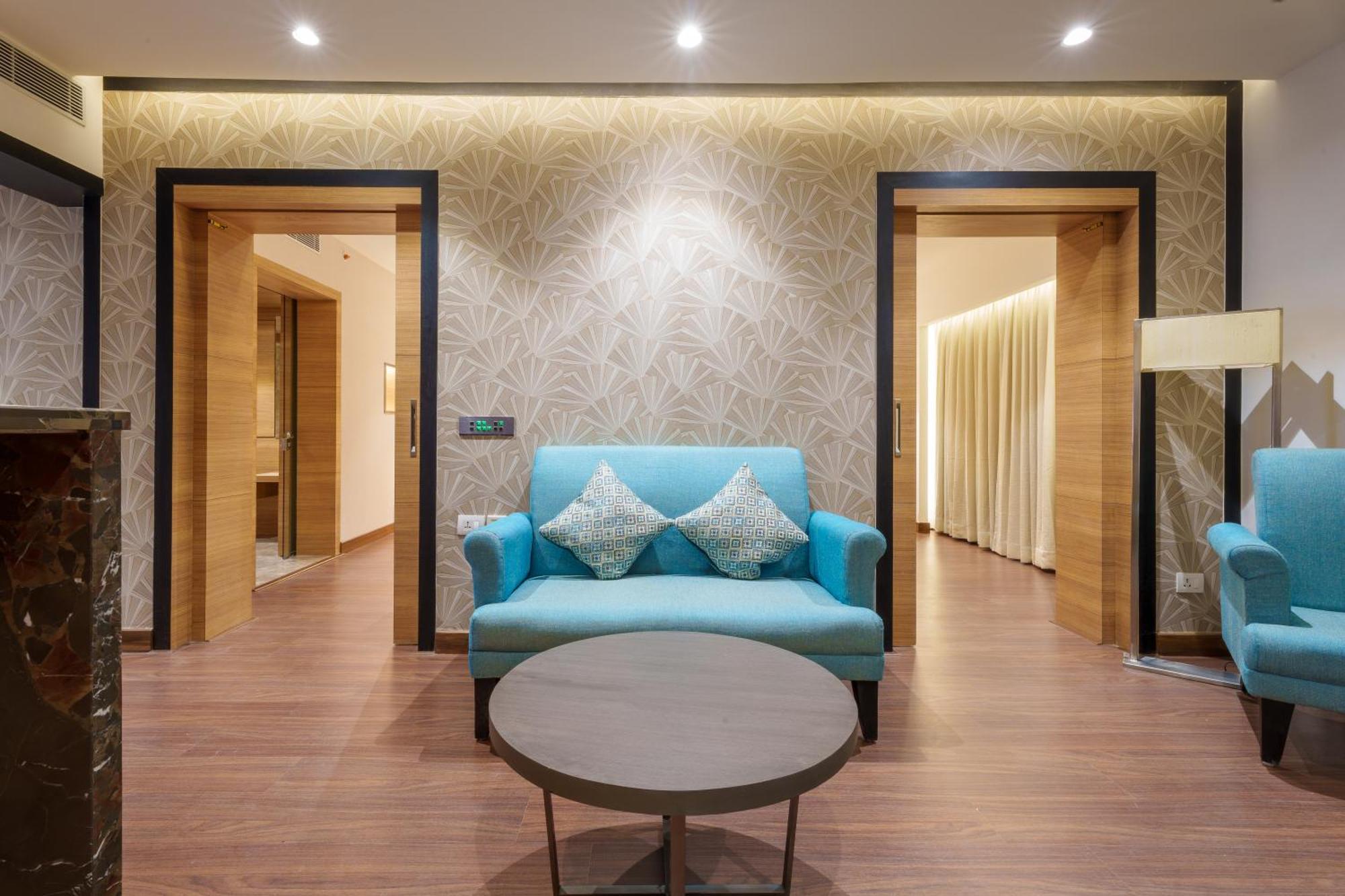 Pharos Hotels Chennai Extérieur photo