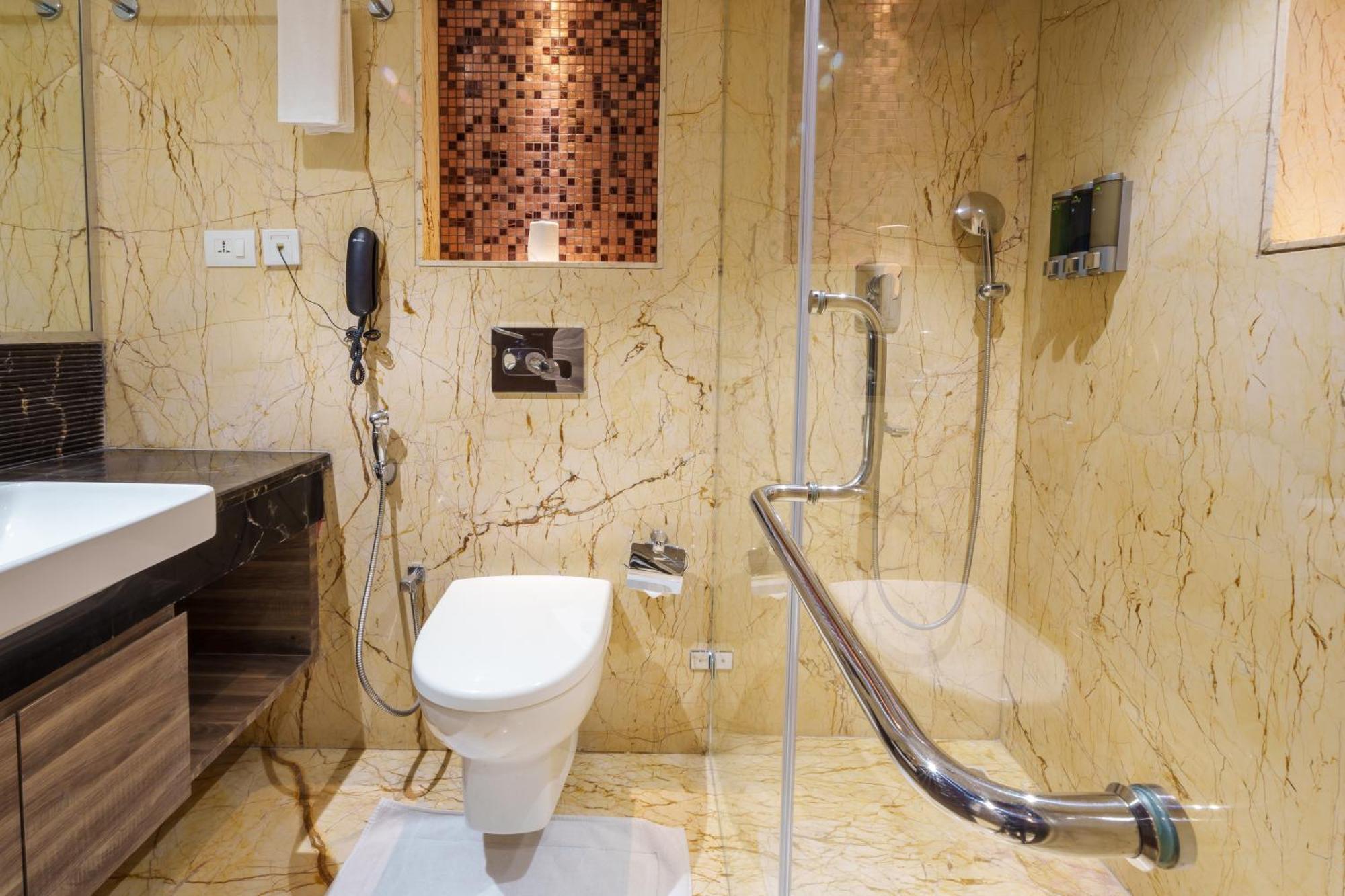 Pharos Hotels Chennai Extérieur photo