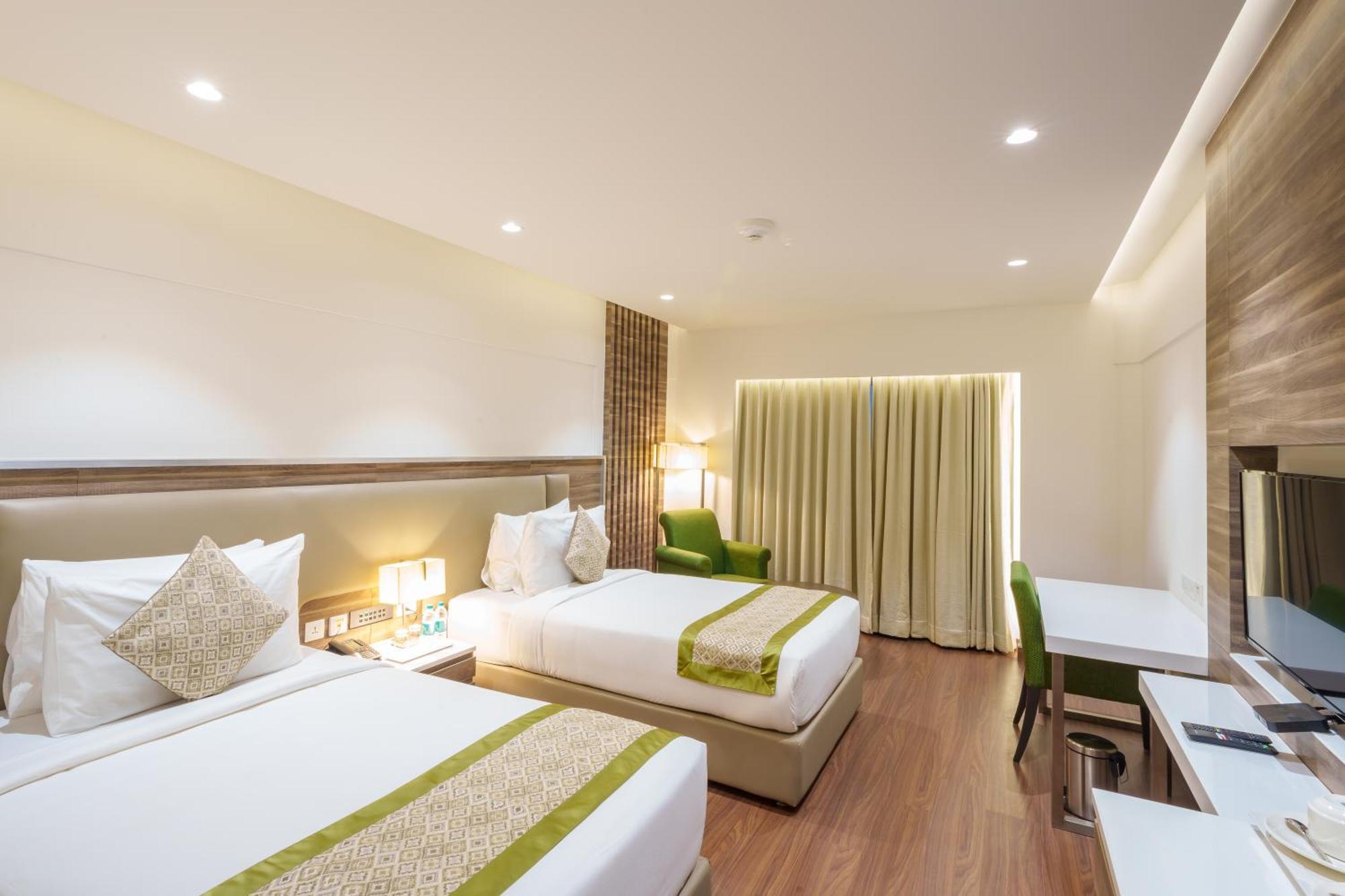 Pharos Hotels Chennai Extérieur photo