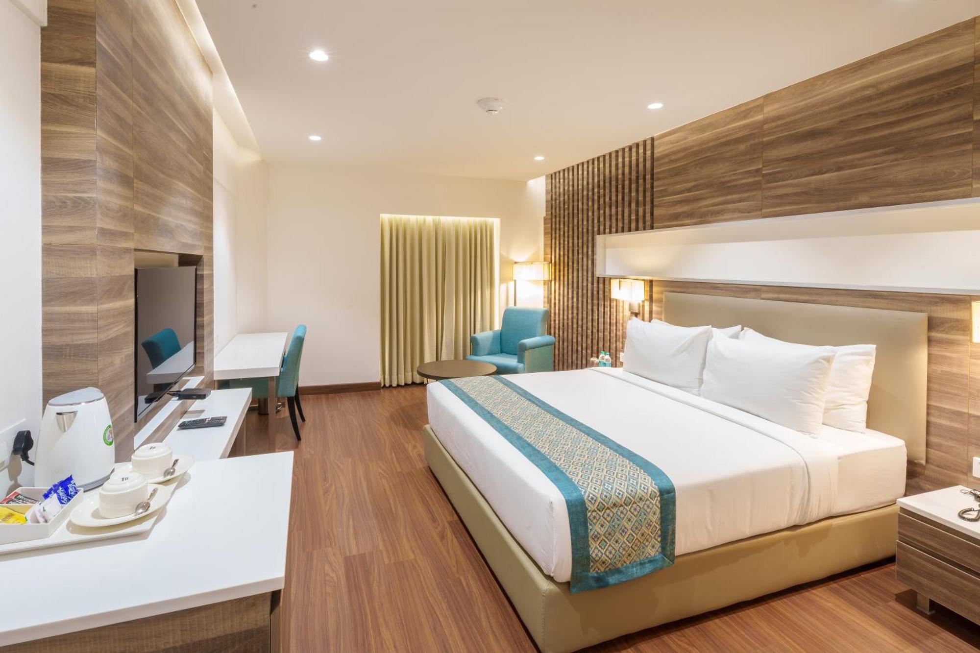 Pharos Hotels Chennai Extérieur photo