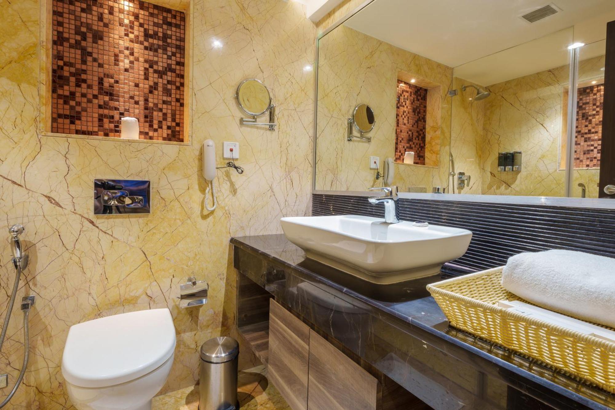 Pharos Hotels Chennai Extérieur photo